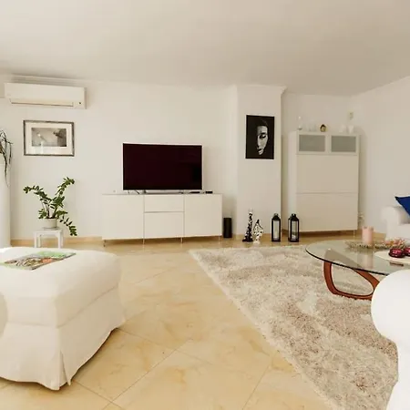 Luxurious Space For Your Vacation Apartment *